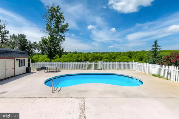 Pittsgrove, NJ 08318,17 LAKE CENTERTON DR