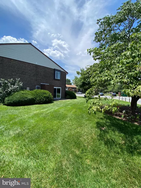 Newark, DE 19702,4002 GOLF VIEW DR DR #4002