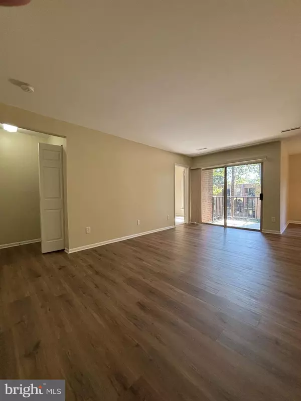 Annandale, VA 22003,3314 WOODBURN VILLAGE DR #13