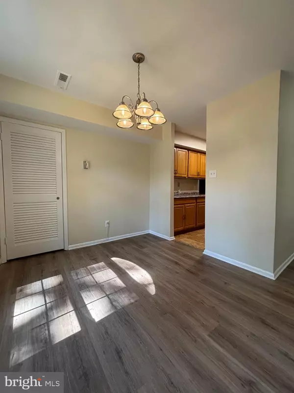 Annandale, VA 22003,3314 WOODBURN VILLAGE DR #13