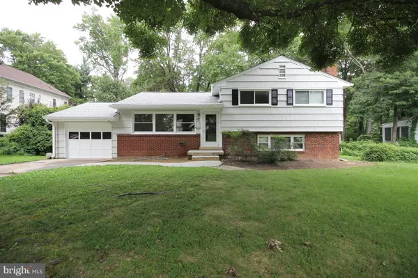 907 HILLCREST DR SW, Vienna, VA 22180