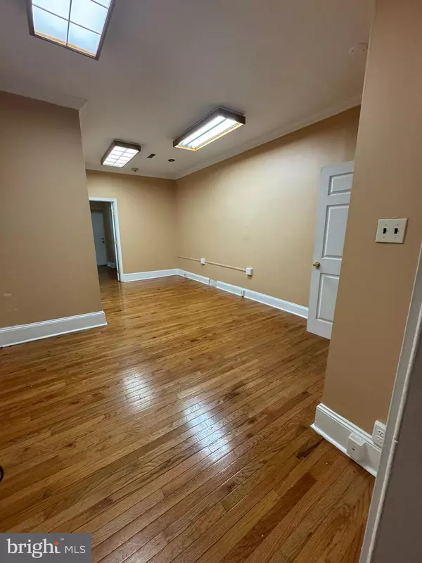 Philadelphia, PA 19145,1806 S BROAD ST #1F