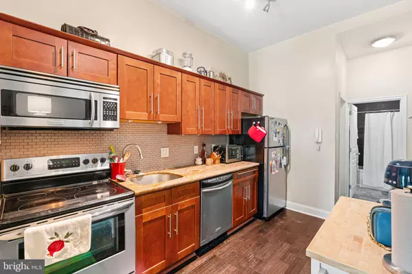 Philadelphia, PA 19130,1832 GREEN ST #3F