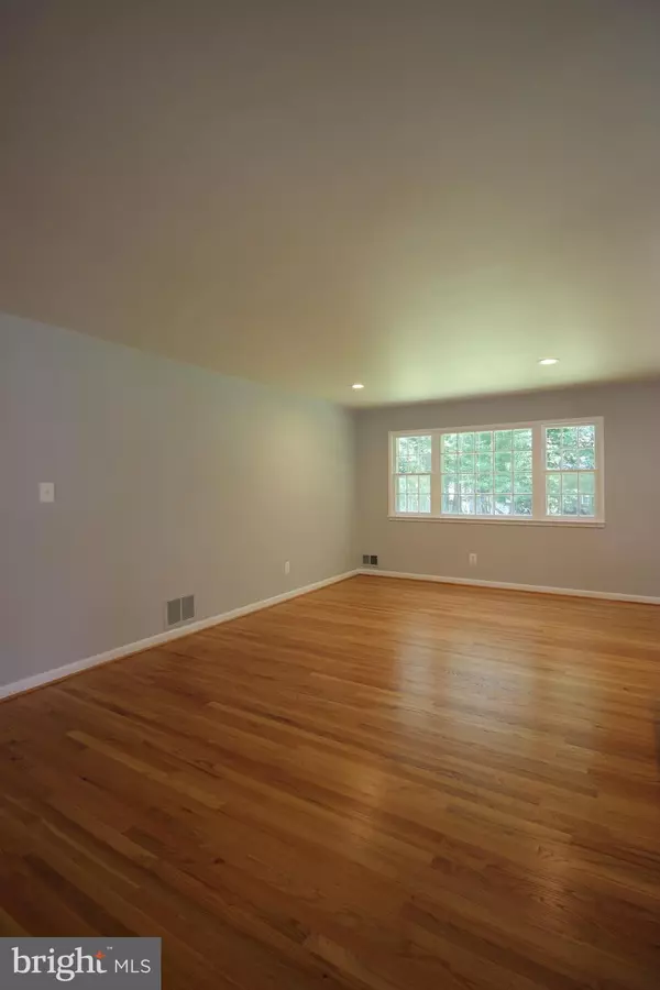 Vienna, VA 22180,2391 CEDAR LN