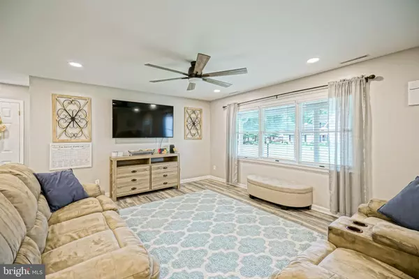 Seaford, DE 19973,914 MIDWAY LN