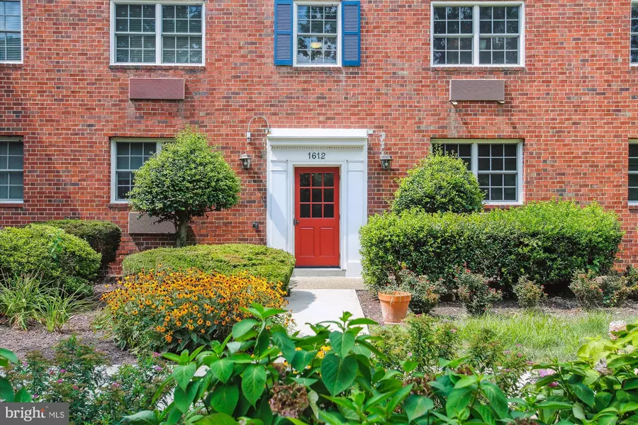 1612 W ABINGDON DR #202, Alexandria, VA 22314