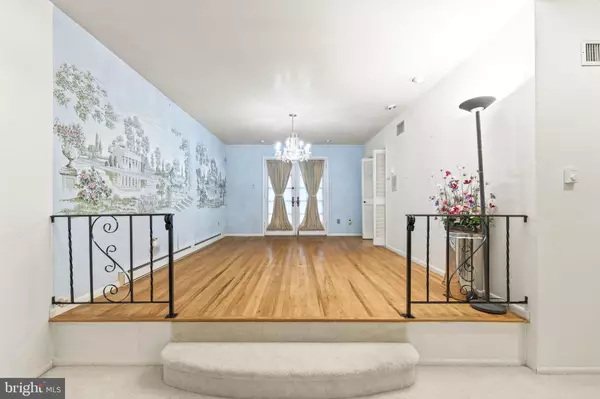 Elkins Park, PA 19027,221 MARCO RD