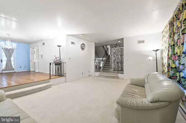 Elkins Park, PA 19027,221 MARCO RD