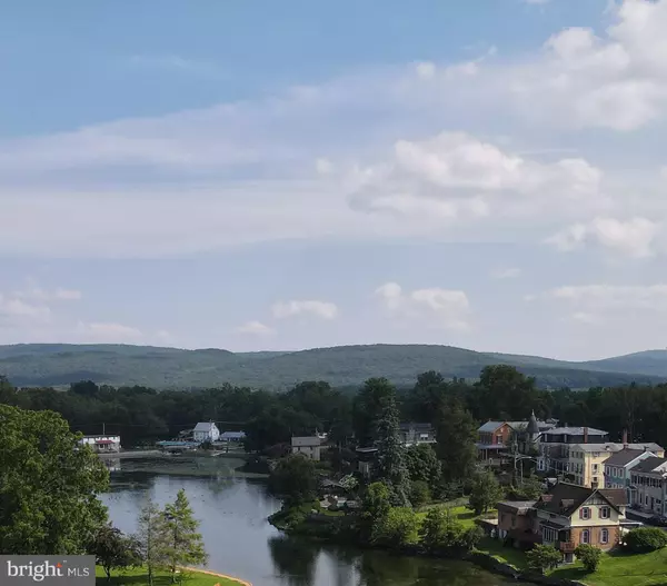 Boiling Springs, PA 17007,323 W 1ST ST