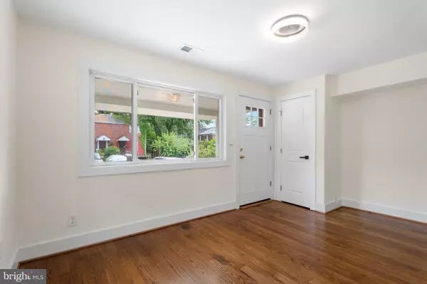 Arlington, VA 22206,3625 S FOUR MILE RUN DR