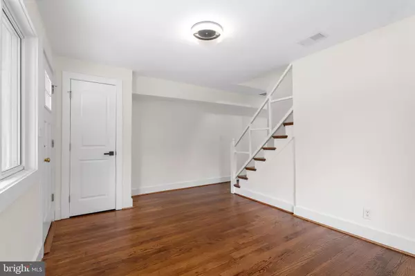 Arlington, VA 22206,3625 S FOUR MILE RUN DR