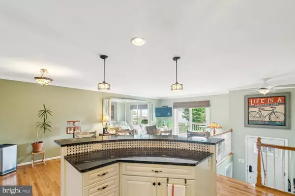 Edgewater, MD 21037,831 SHORE DR