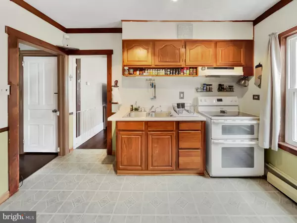 Royersford, PA 19468,718 WALNUT ST