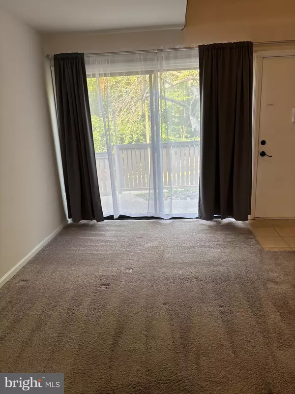 Alexandria, VA 22309,3978 WOODHUE PL #5
