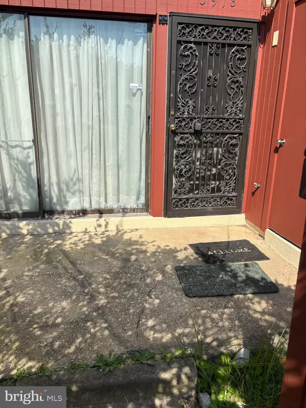 Alexandria, VA 22309,3978 WOODHUE PL #5