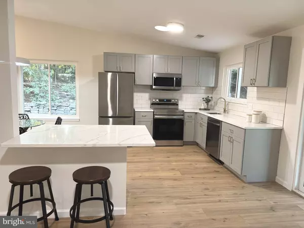 Herndon, VA 20170,1544 HIDDENBROOK DR