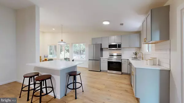 Herndon, VA 20170,1544 HIDDENBROOK DR