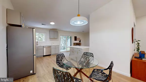 Herndon, VA 20170,1544 HIDDENBROOK DR