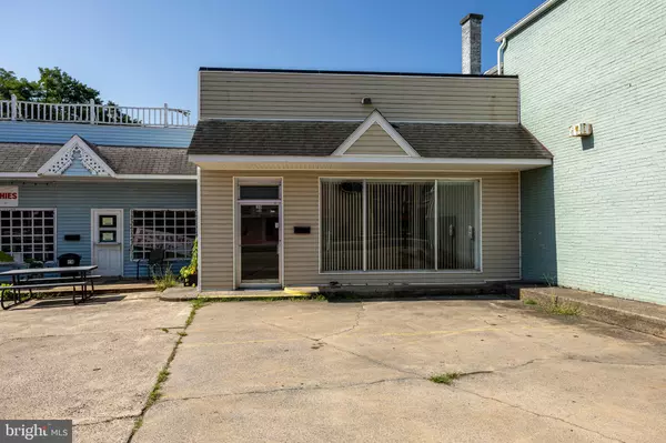 Luray, VA 22835,30 E MAIN ST