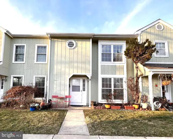 4 POND VIEW DR, Plainsboro, NJ 08536