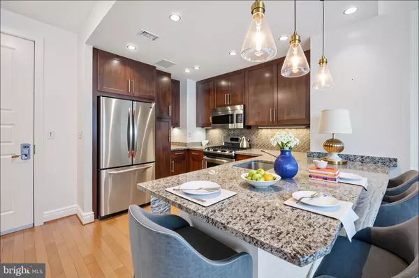 Mclean, VA 22102,8220 CRESTWOOD HEIGHTS DR #1618