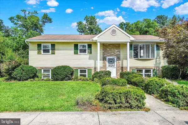 2700 THORNBRIDGE RD E, York, PA 17408