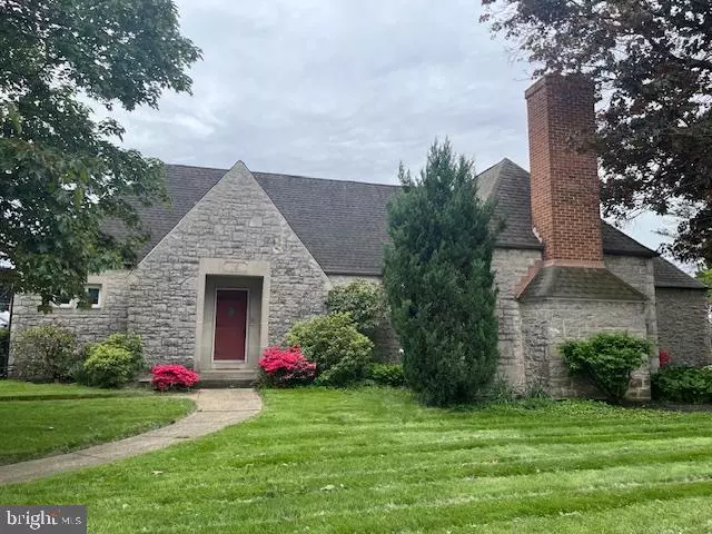 15 W SIMPSON ST, Mechanicsburg, PA 17055