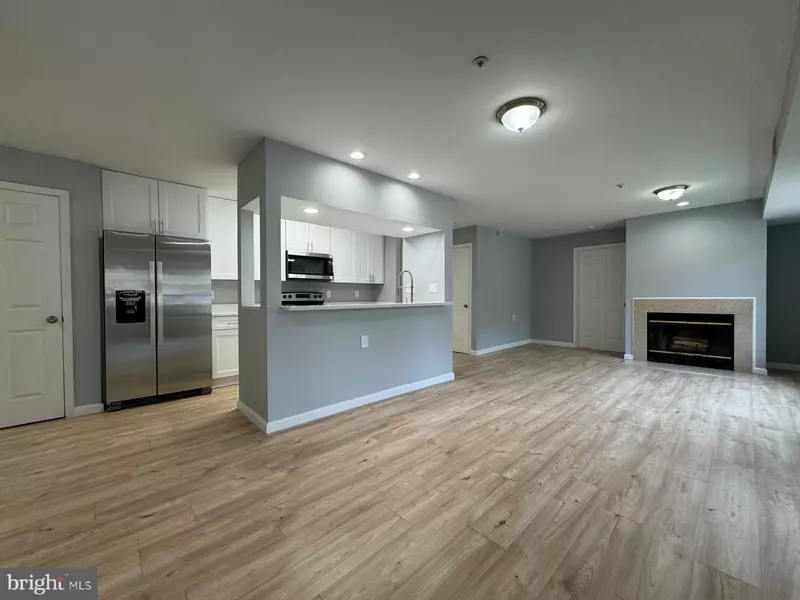 9812 LAKE POINTE CT #102, Upper Marlboro, MD 20774