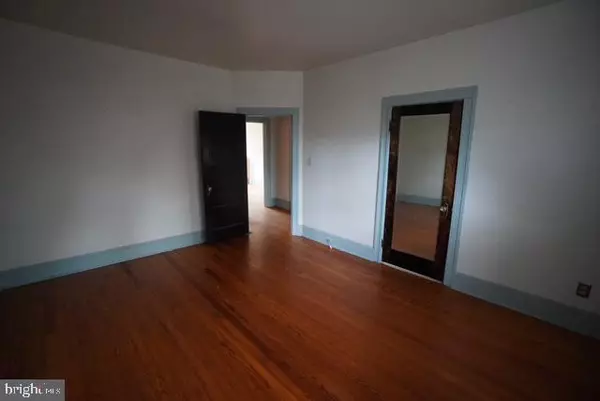 Baltimore, MD 21218,7 YORK CT