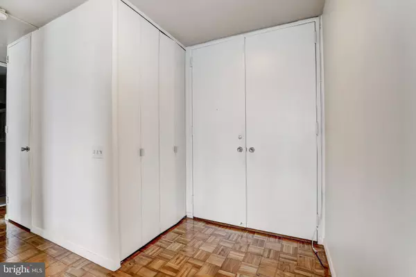 Baltimore, MD 21218,4000 N CHARLES ST #905