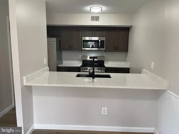 Leesburg, VA 20176,96 ADAMS DR NE #49