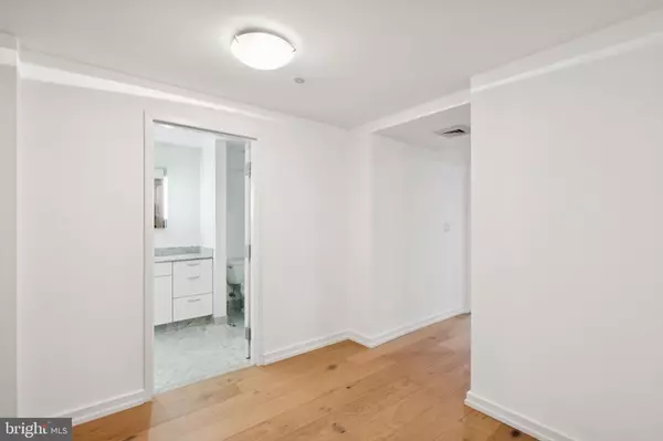 Philadelphia, PA 19103,219-29 S 18TH ST #424