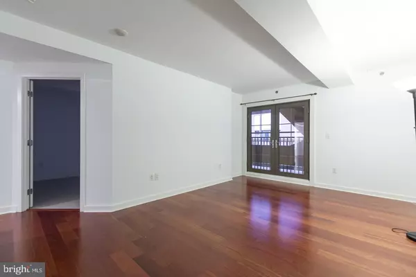Philadelphia, PA 19103,219-29 S 18TH ST #424