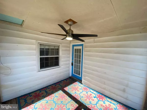 Colonial Beach, VA 22443,205 NORTH IRVING AVE