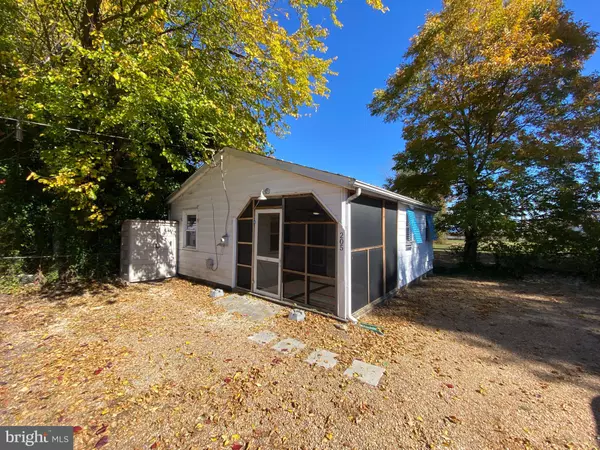205 NORTH IRVING AVE, Colonial Beach, VA 22443