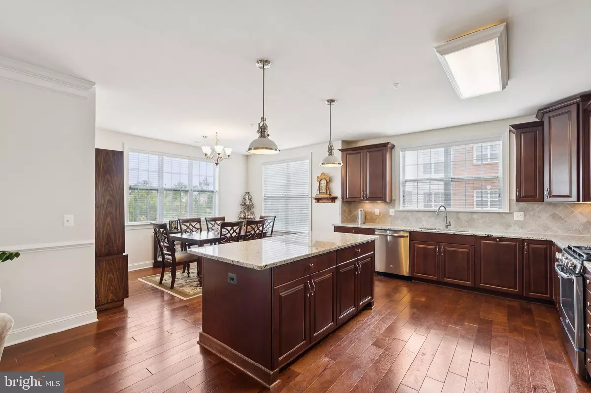 Ashburn, VA 20147,44589 YORK CREST TER #200