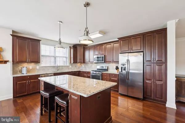 Ashburn, VA 20147,44589 YORK CREST TER #200
