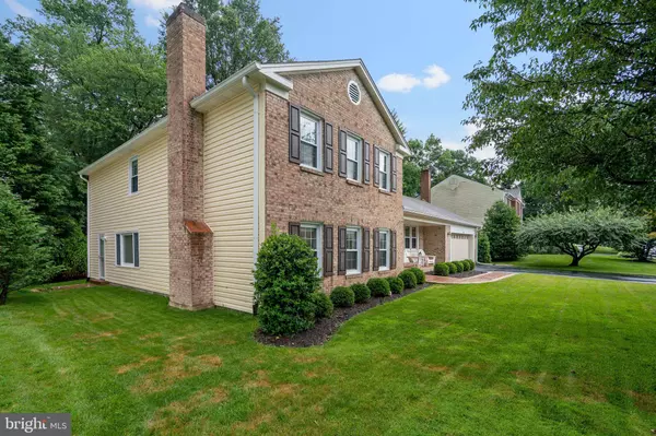 Vienna, VA 22182,1719 LARKMEADE DR