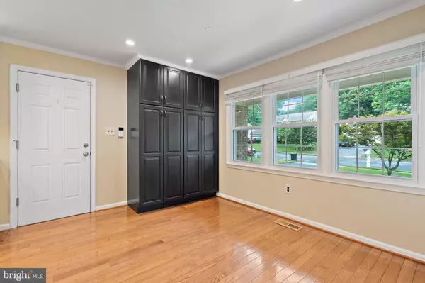 Vienna, VA 22182,1719 LARKMEADE DR