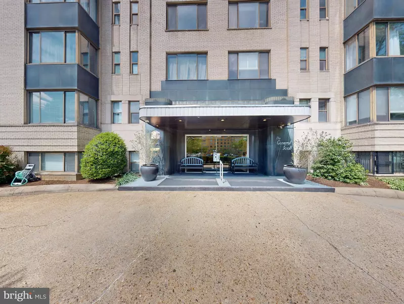 1 SCOTT CIR NW #713, Washington, DC 20036