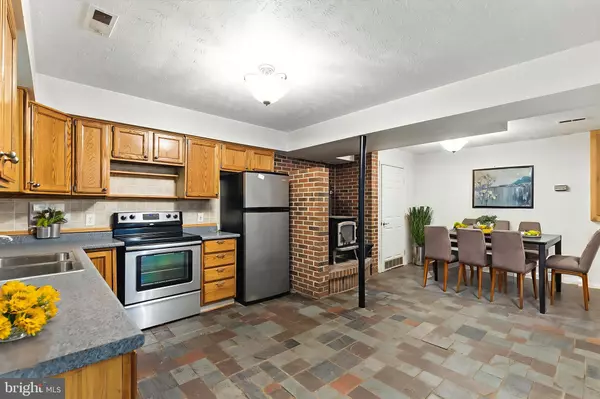 Linden, VA 22642,106 INCA RD