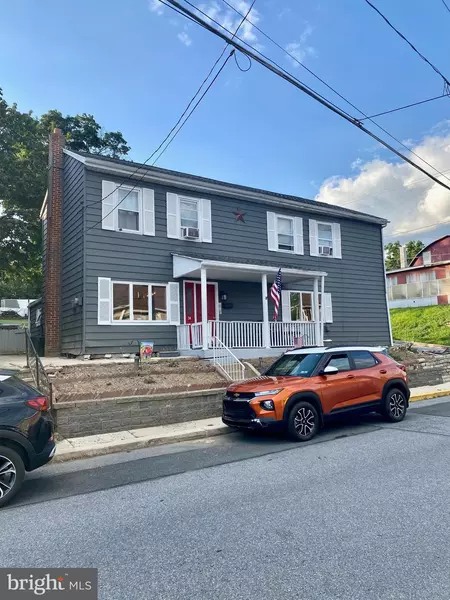 34 W WALNUT ST, Cressona, PA 17929
