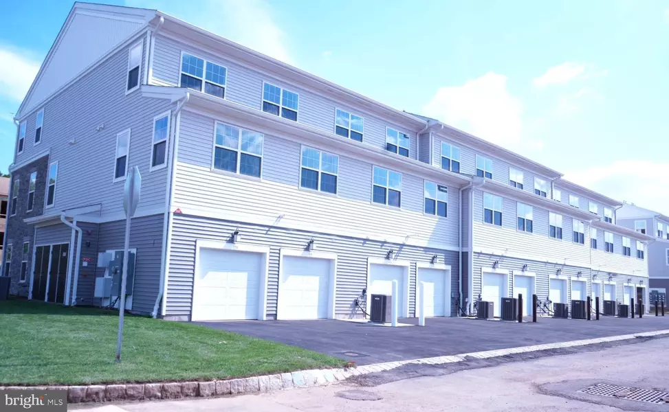 105 STOUTSBURG BLVD, Pennington, NJ 08534