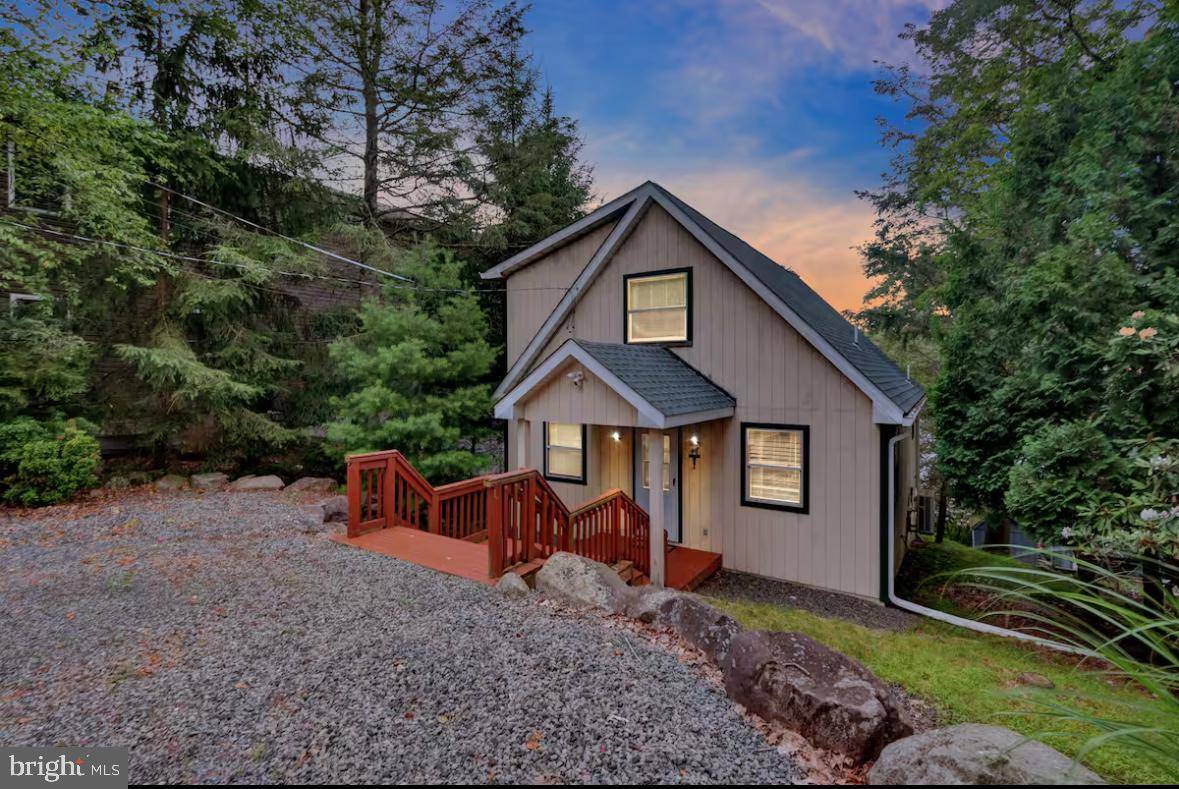 114 S LAKE DR, Lake Harmony, PA 18624