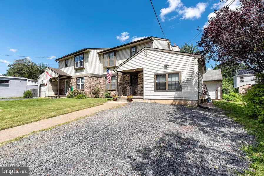 19 RAILROAD AVE, Beverly, NJ 08010