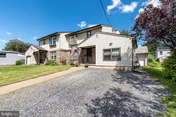 19 RAILROAD AVE, Beverly, NJ 08010