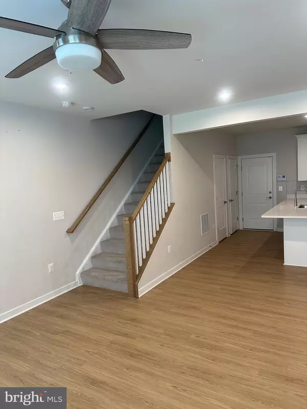 Herndon, VA 20171,13506 SAYWARD BLVD #93