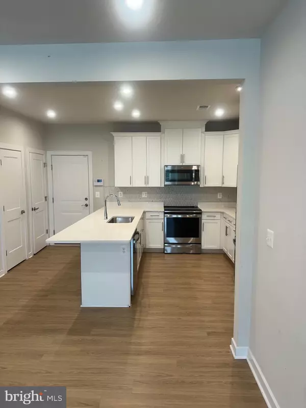 Herndon, VA 20171,13506 SAYWARD BLVD #93