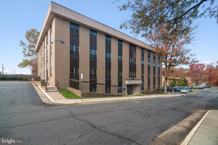 8348 TRAFORD LN #301, Springfield, VA 22152