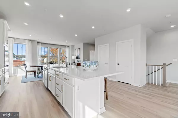 Manassas Park, VA 20111,1012B MAYS LN